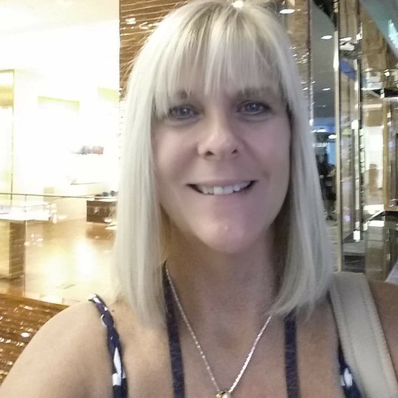 Meet your Posher, Janet - Picture 1 of 1